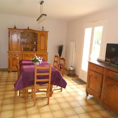 D'hotes Les 3 Moulins Nocleg ze śniadaniem 3*